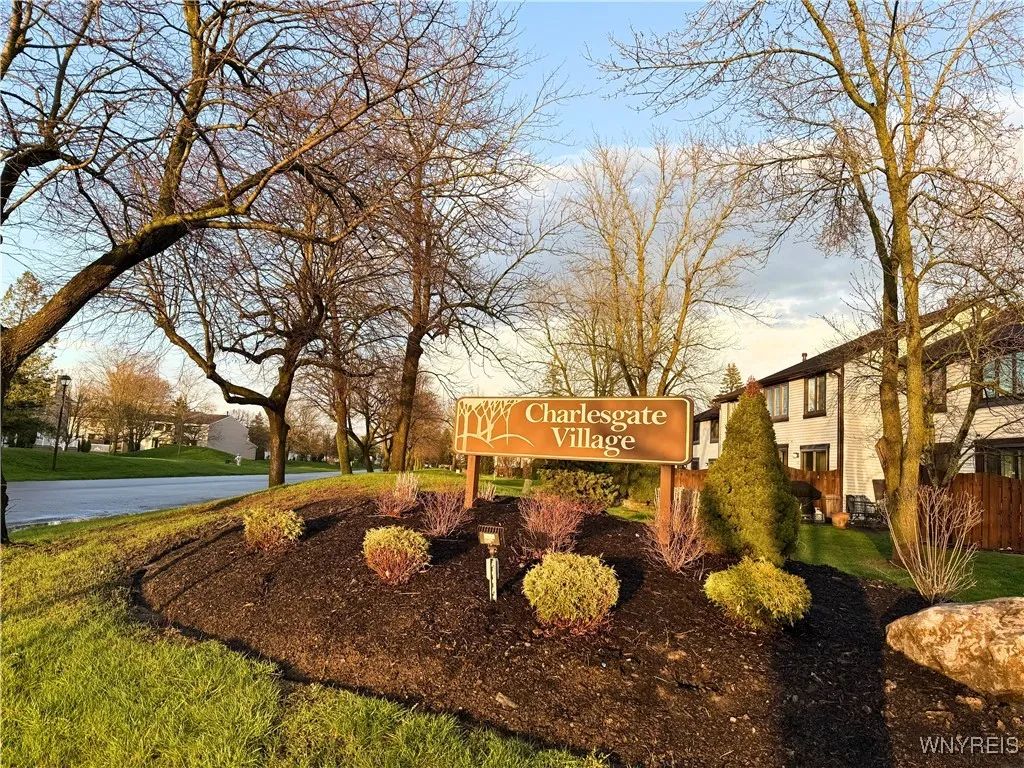 207 Charlesgate Circle, Amherst, New York 14051, Amherst, New York 14051, 3 Bedrooms Bedrooms, 6 Rooms Rooms,2 BathroomsBathrooms,Residential,For Sale,207 Charlesgate Circle, Amherst, New York 14051,B1599312