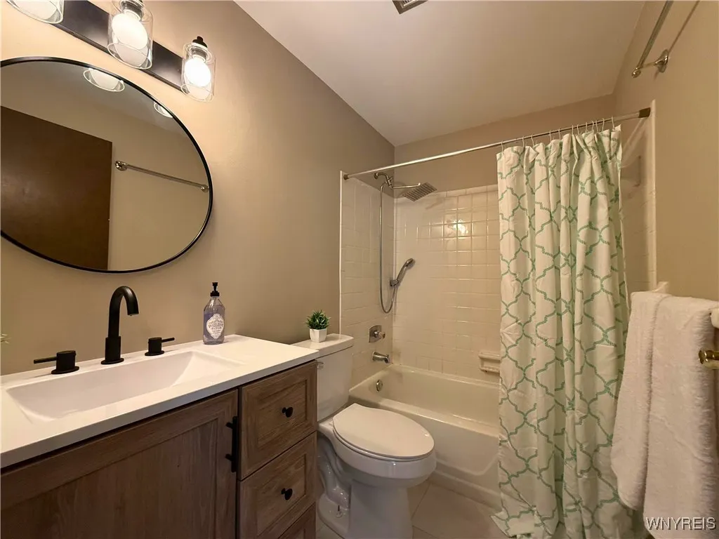 207 Charlesgate Circle, Amherst, New York 14051, Amherst, New York 14051, 3 Bedrooms Bedrooms, 6 Rooms Rooms,2 BathroomsBathrooms,Residential,For Sale,207 Charlesgate Circle, Amherst, New York 14051,B1599312
