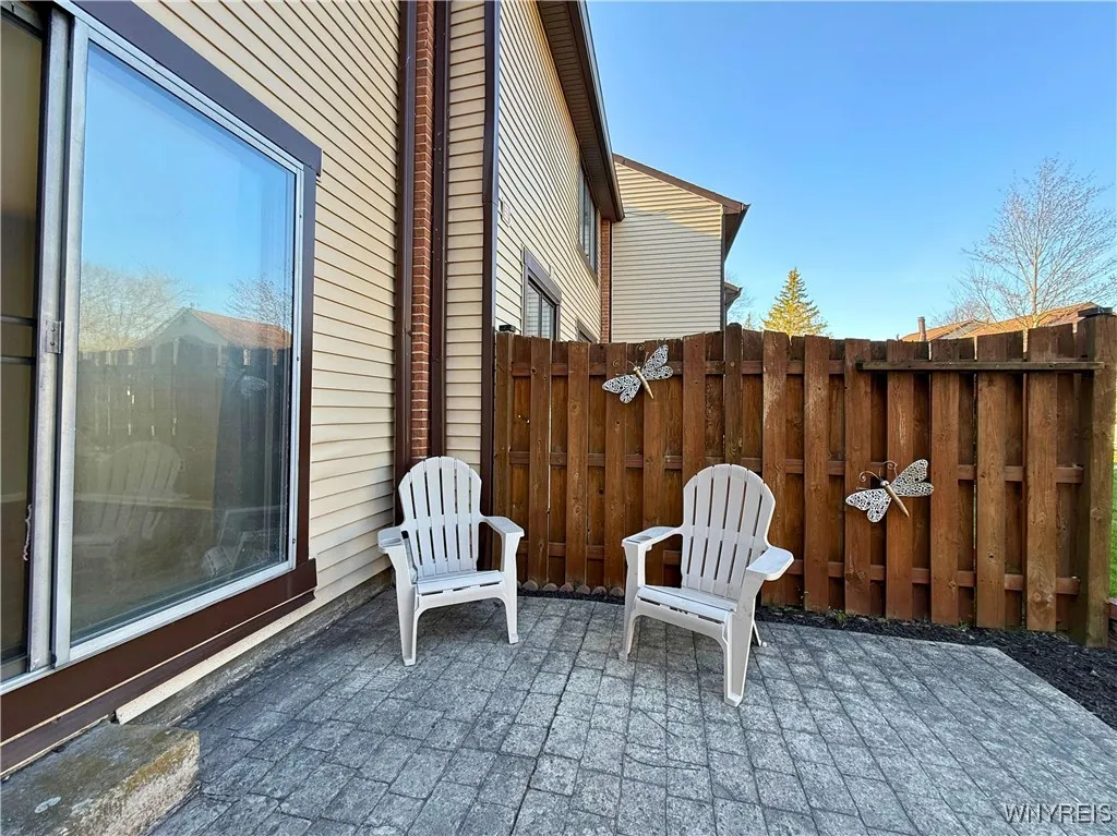 207 Charlesgate Circle, Amherst, New York 14051, Amherst, New York 14051, 3 Bedrooms Bedrooms, 6 Rooms Rooms,2 BathroomsBathrooms,Residential,For Sale,207 Charlesgate Circle, Amherst, New York 14051,B1599312