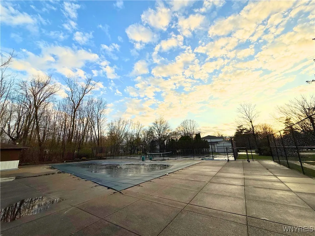207 Charlesgate Circle, Amherst, New York 14051, Amherst, New York 14051, 3 Bedrooms Bedrooms, 6 Rooms Rooms,2 BathroomsBathrooms,Residential,For Sale,207 Charlesgate Circle, Amherst, New York 14051,B1599312