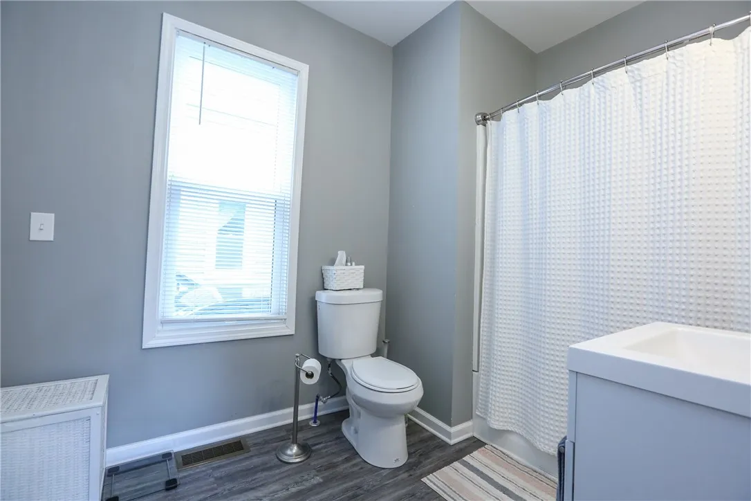 36 Tracy Street Down, Rochester, New York 14607, Rochester, New York 14607, 2 Bedrooms Bedrooms, 5 Rooms Rooms,1 BathroomBathrooms,Residential Lease,Closed,36 Tracy Street Down, Rochester, New York 14607,0,R1602300