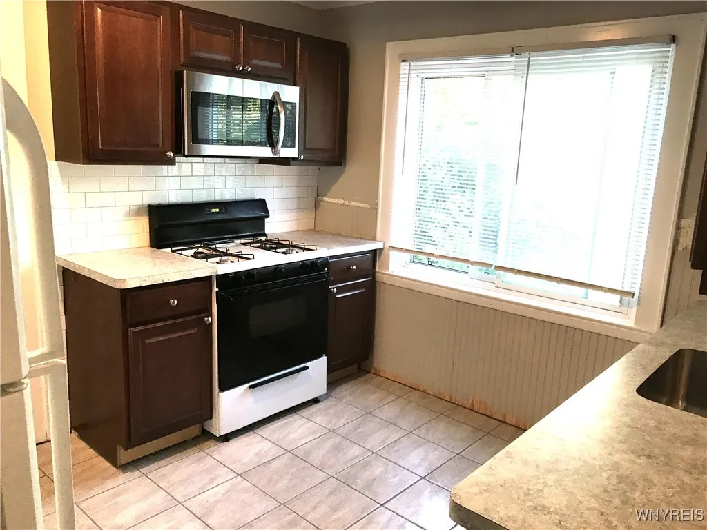 Lower Kitchen Vacant