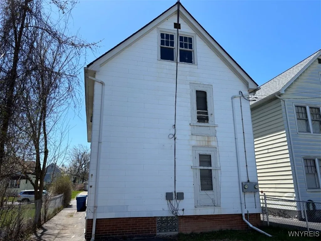235 Heath Street, Buffalo, New York 14214, Buffalo, New York 14214, 6 Bedrooms Bedrooms, ,2 BathroomsBathrooms,Residential,Closed,235 Heath Street, Buffalo, New York 14214,0,B1601713