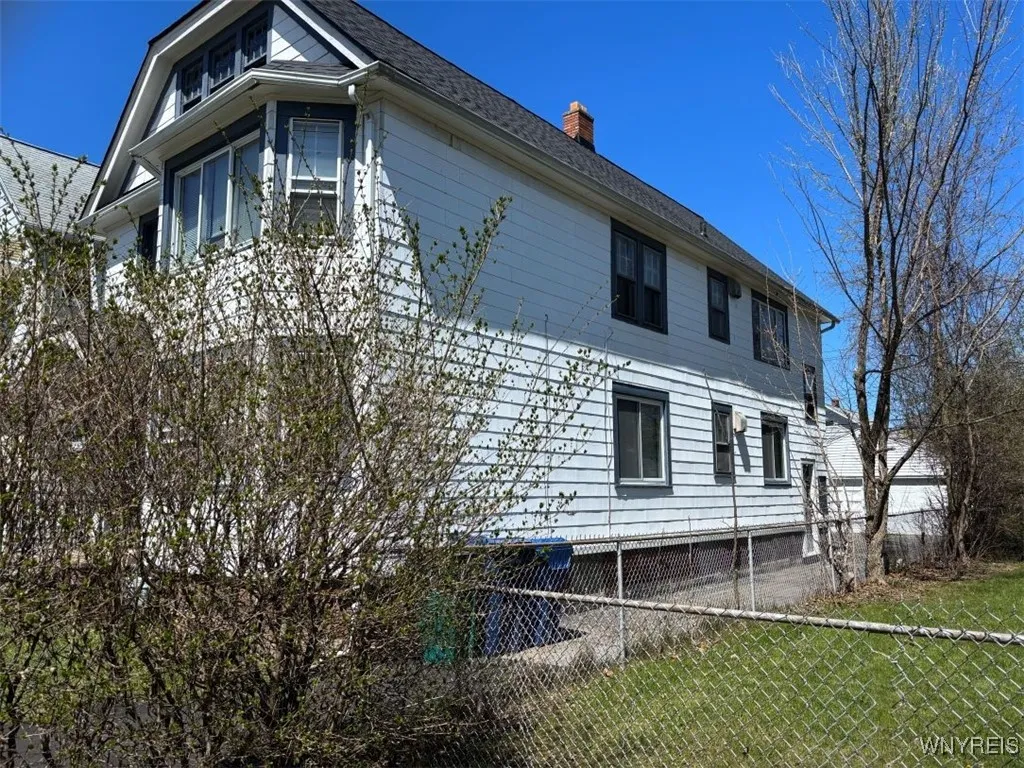 235 Heath Street, Buffalo, New York 14214, Buffalo, New York 14214, 6 Bedrooms Bedrooms, ,2 BathroomsBathrooms,Residential,Closed,235 Heath Street, Buffalo, New York 14214,0,B1601713