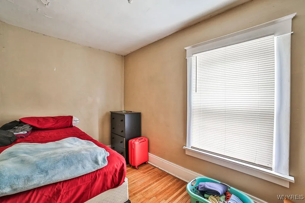 Upper Bdrm