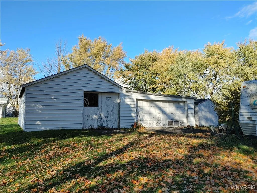 5231 Comstock Road, Cambria, New York 14094, Cambria, New York 14094, 3 Bedrooms Bedrooms, 7 Rooms Rooms,2 BathroomsBathrooms,Residential,Closed,5231 Comstock Road, Cambria, New York 14094,0,B1602447