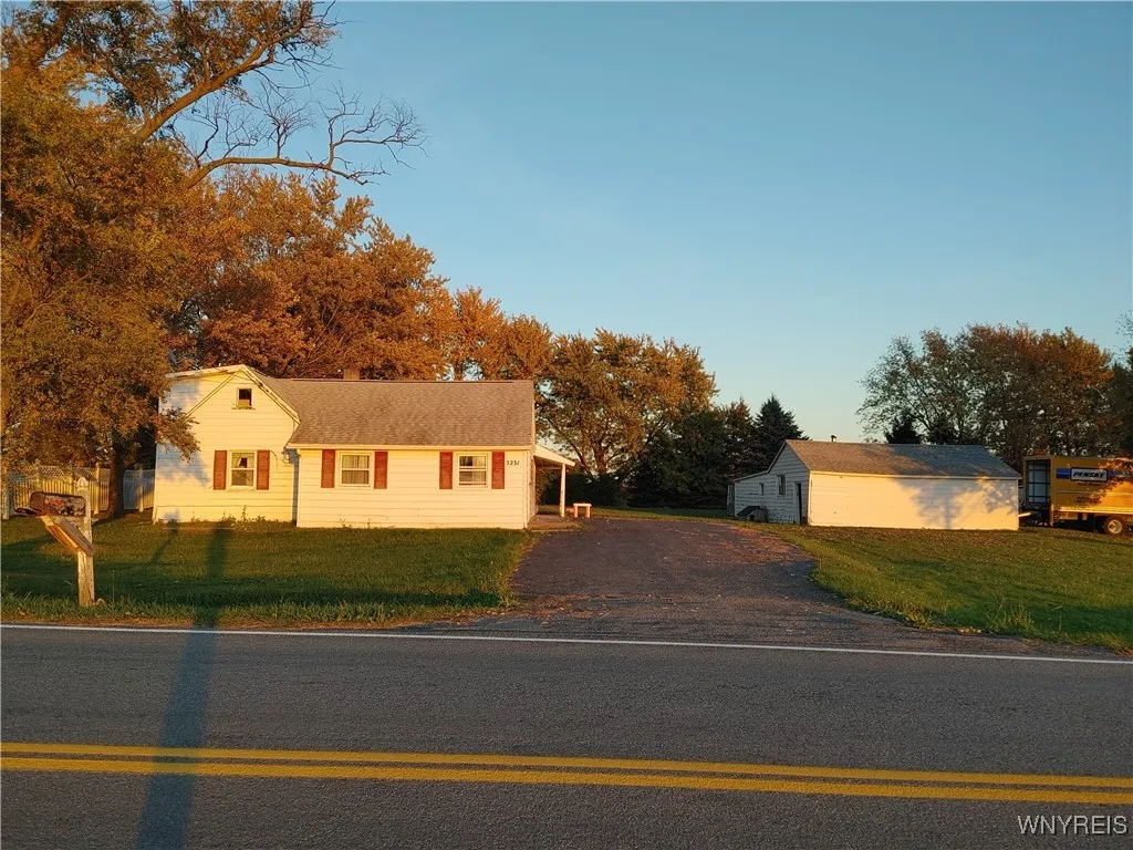 5231 Comstock Road, Cambria, New York 14094, Cambria, New York 14094, 3 Bedrooms Bedrooms, 7 Rooms Rooms,2 BathroomsBathrooms,Residential,Closed,5231 Comstock Road, Cambria, New York 14094,0,B1602447