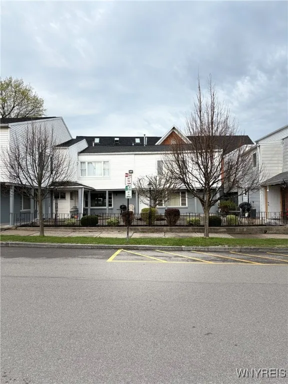 19 California Apt 3, Amherst, New York 14221, Amherst, New York 14221, 1 Bedroom Bedrooms, 3 Rooms Rooms,1 BathroomBathrooms,Residential Lease,Closed,19 California Apt 3, Amherst, New York 14221,0,B1602433