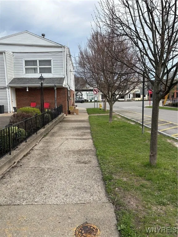19 California Apt 3, Amherst, New York 14221, Amherst, New York 14221, 1 Bedroom Bedrooms, 3 Rooms Rooms,1 BathroomBathrooms,Residential Lease,Closed,19 California Apt 3, Amherst, New York 14221,0,B1602433