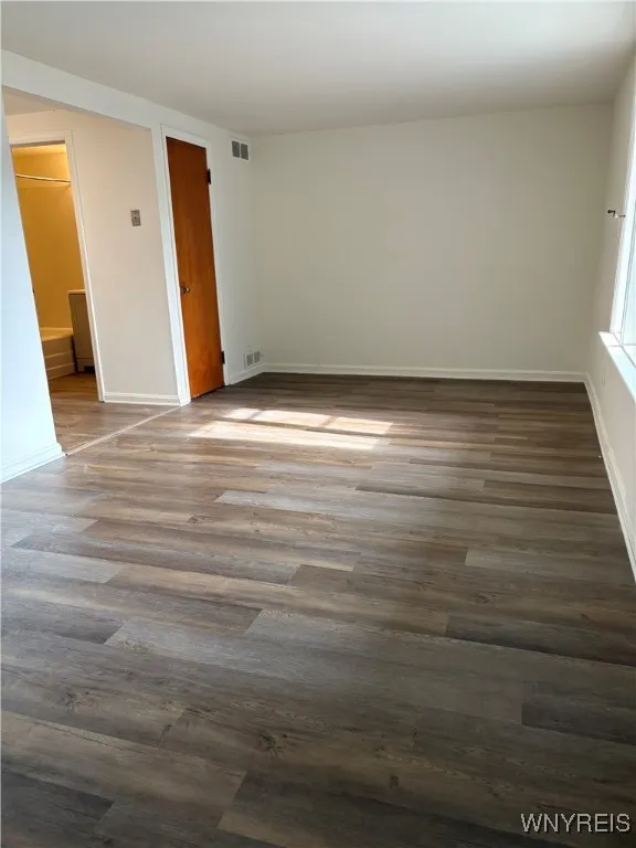 19 California Apt 3, Amherst, New York 14221, Amherst, New York 14221, 1 Bedroom Bedrooms, 3 Rooms Rooms,1 BathroomBathrooms,Residential Lease,Closed,19 California Apt 3, Amherst, New York 14221,0,B1602433