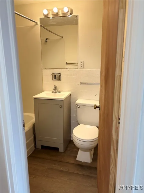 19 California Apt 3, Amherst, New York 14221, Amherst, New York 14221, 1 Bedroom Bedrooms, 3 Rooms Rooms,1 BathroomBathrooms,Residential Lease,Closed,19 California Apt 3, Amherst, New York 14221,0,B1602433