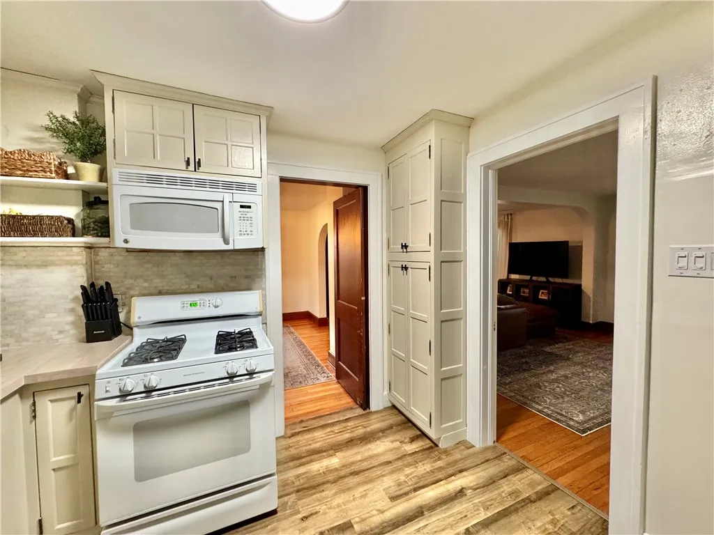 17 Phinn Avenue, Binghamton-city, New York 13903, Binghamton, New York 13903, 3 Bedrooms Bedrooms, 8 Rooms Rooms,1 BathroomBathrooms,Residential,Closed,17 Phinn Avenue, Binghamton-city, New York 13903,0,R1601422