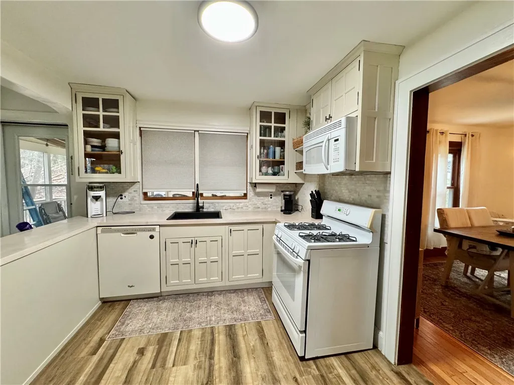 17 Phinn Avenue, Binghamton-city, New York 13903, Binghamton, New York 13903, 3 Bedrooms Bedrooms, 8 Rooms Rooms,1 BathroomBathrooms,Residential,Closed,17 Phinn Avenue, Binghamton-city, New York 13903,0,R1601422