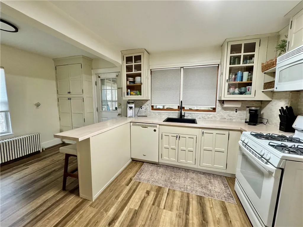 17 Phinn Avenue, Binghamton-city, New York 13903, Binghamton, New York 13903, 3 Bedrooms Bedrooms, 8 Rooms Rooms,1 BathroomBathrooms,Residential,Closed,17 Phinn Avenue, Binghamton-city, New York 13903,0,R1601422