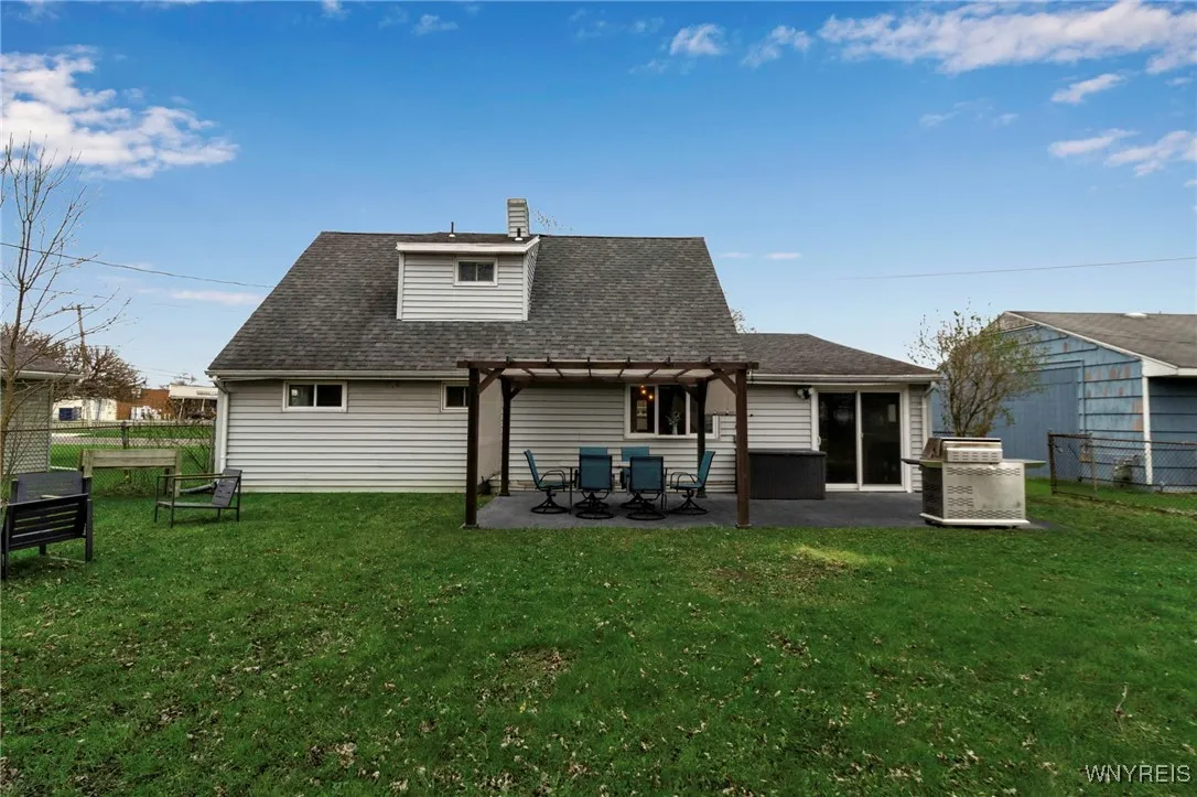 90 Schwegler Road, Grand Island, New York 14072, Grand Island, New York 14072, 3 Bedrooms Bedrooms, 7 Rooms Rooms,1 BathroomBathrooms,Residential,Closed,90 Schwegler Road, Grand Island, New York 14072,0,B1601243