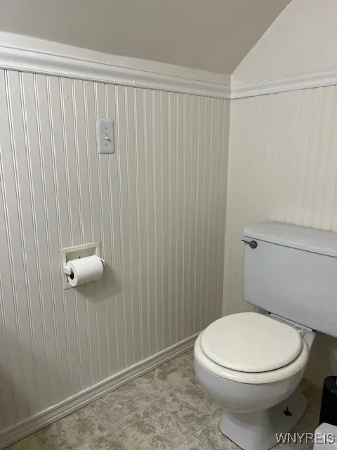 Front unit upper half bath