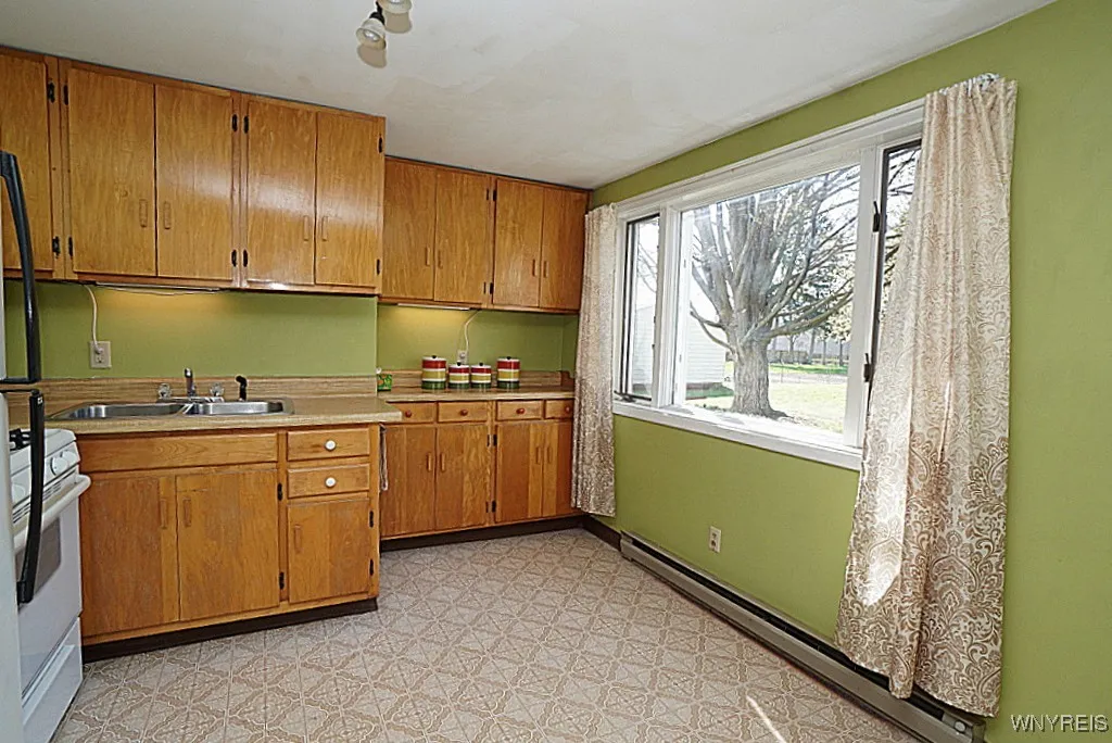 4306 Clark Street, Hamburg, New York 14075, Hamburg, New York 14075, 6 Bedrooms Bedrooms, ,3 BathroomsBathrooms,Residential,Closed,4306 Clark Street, Hamburg, New York 14075,0,B1602601