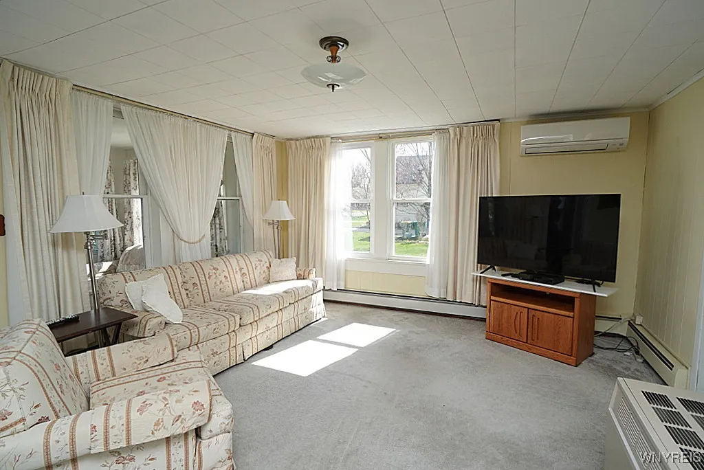 4306 Clark Street, Hamburg, New York 14075, Hamburg, New York 14075, 6 Bedrooms Bedrooms, ,3 BathroomsBathrooms,Residential,Closed,4306 Clark Street, Hamburg, New York 14075,0,B1602601