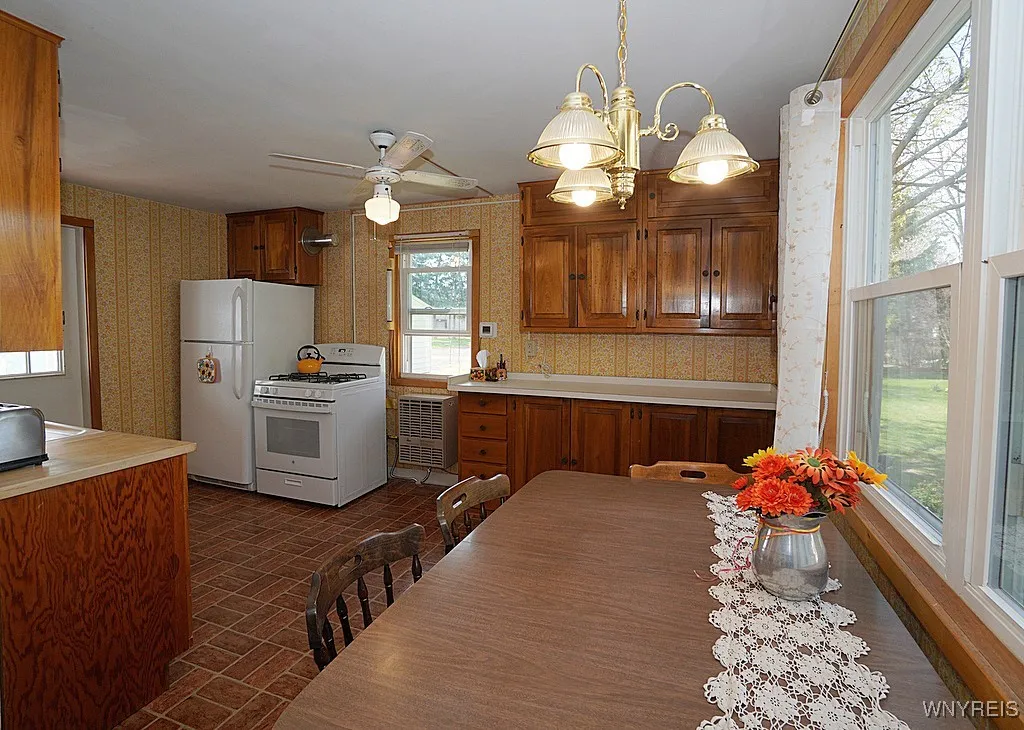 4306 Clark Street, Hamburg, New York 14075, Hamburg, New York 14075, 6 Bedrooms Bedrooms, ,3 BathroomsBathrooms,Residential,Closed,4306 Clark Street, Hamburg, New York 14075,0,B1602601