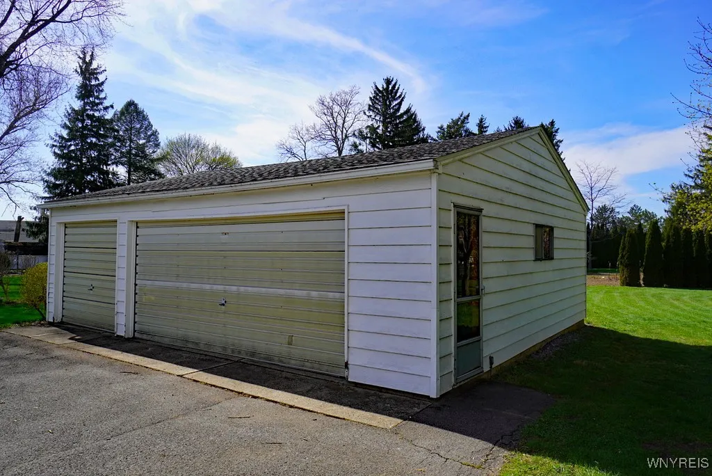 4306 Clark Street, Hamburg, New York 14075, Hamburg, New York 14075, 6 Bedrooms Bedrooms, ,3 BathroomsBathrooms,Residential,Closed,4306 Clark Street, Hamburg, New York 14075,0,B1602601