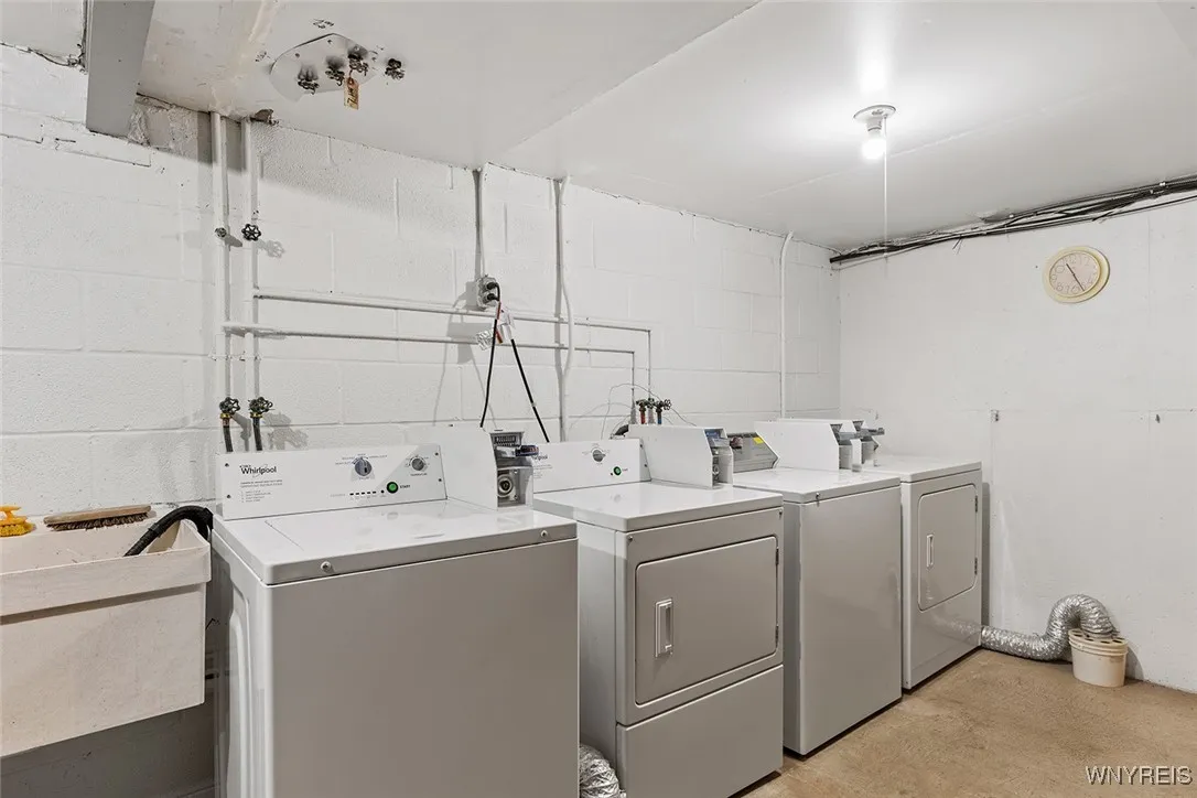 65 Guilford Lane 5, Amherst, New York 14221, Amherst, New York 14221, 2 Bedrooms Bedrooms, 5 Rooms Rooms,1 BathroomBathrooms,Residential,For Sale,65 Guilford Lane 5, Amherst, New York 14221,B1602456