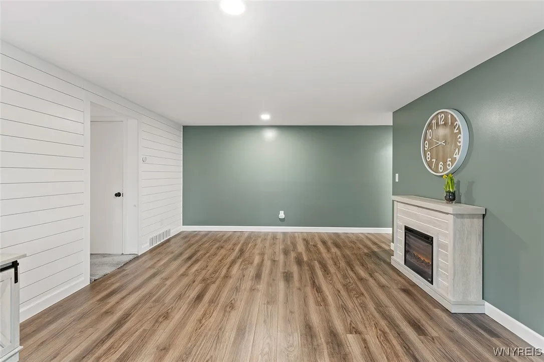 65 Guilford Lane 5, Amherst, New York 14221, Amherst, New York 14221, 2 Bedrooms Bedrooms, 5 Rooms Rooms,1 BathroomBathrooms,Residential,For Sale,65 Guilford Lane 5, Amherst, New York 14221,B1602456