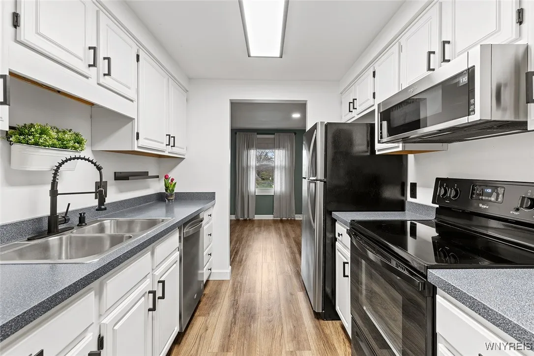 65 Guilford Lane 5, Amherst, New York 14221, Amherst, New York 14221, 2 Bedrooms Bedrooms, 5 Rooms Rooms,1 BathroomBathrooms,Residential,For Sale,65 Guilford Lane 5, Amherst, New York 14221,B1602456