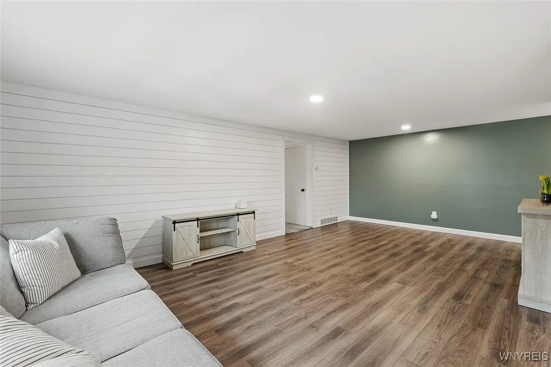 65 Guilford Lane 5, Amherst, New York 14221, Amherst, New York 14221, 2 Bedrooms Bedrooms, 5 Rooms Rooms,1 BathroomBathrooms,Residential,For Sale,65 Guilford Lane 5, Amherst, New York 14221,B1602456