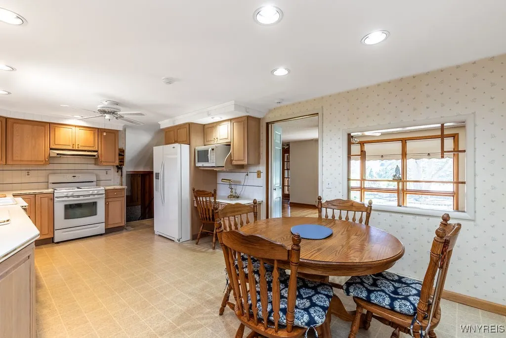 4040 Elma Road, Clarence, New York 14221, Clarence, New York 14221, 4 Bedrooms Bedrooms, 10 Rooms Rooms,2 BathroomsBathrooms,Residential,Closed,4040 Elma Road, Clarence, New York 14221,B1602261