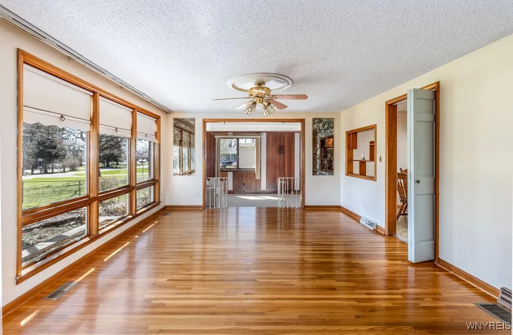 4040 Elma Road, Clarence, New York 14221, Clarence, New York 14221, 4 Bedrooms Bedrooms, 10 Rooms Rooms,2 BathroomsBathrooms,Residential,Closed,4040 Elma Road, Clarence, New York 14221,B1602261