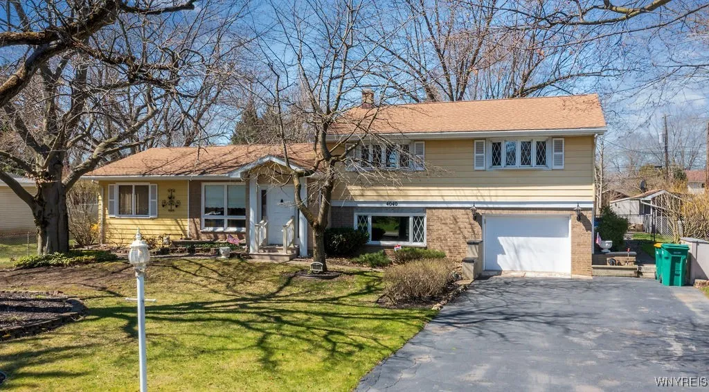 4040 Elma Road, Clarence, New York 14221, Clarence, New York 14221, 4 Bedrooms Bedrooms, 10 Rooms Rooms,2 BathroomsBathrooms,Residential,Closed,4040 Elma Road, Clarence, New York 14221,B1602261
