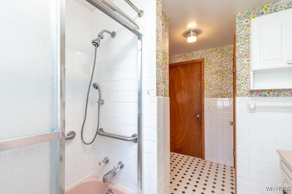 4040 Elma Road, Clarence, New York 14221, Clarence, New York 14221, 4 Bedrooms Bedrooms, 10 Rooms Rooms,2 BathroomsBathrooms,Residential,Closed,4040 Elma Road, Clarence, New York 14221,B1602261