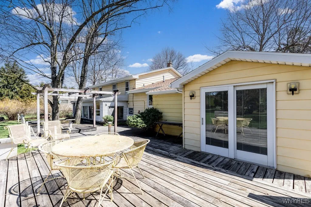 4040 Elma Road, Clarence, New York 14221, Clarence, New York 14221, 4 Bedrooms Bedrooms, 10 Rooms Rooms,2 BathroomsBathrooms,Residential,Closed,4040 Elma Road, Clarence, New York 14221,B1602261