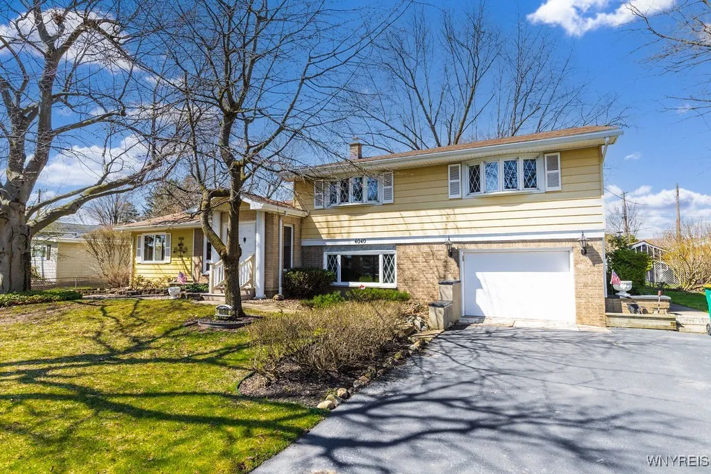 4040 Elma Road, Clarence, New York 14221, Clarence, New York 14221, 4 Bedrooms Bedrooms, 10 Rooms Rooms,2 BathroomsBathrooms,Residential,Closed,4040 Elma Road, Clarence, New York 14221,B1602261