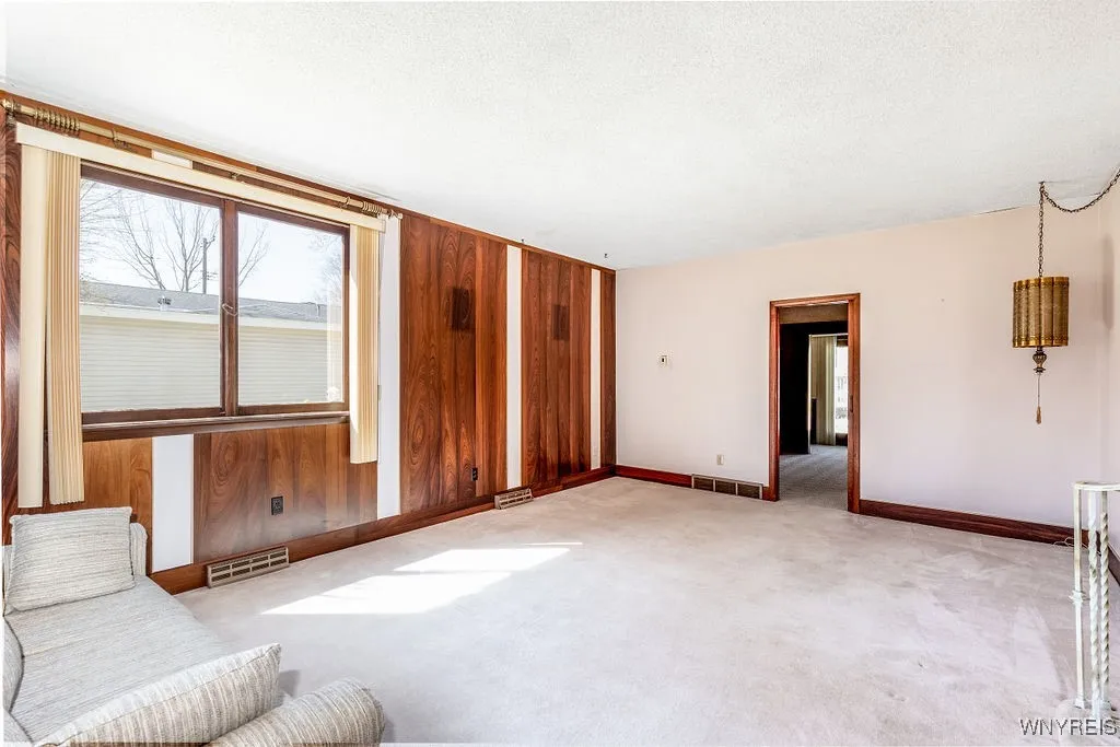 4040 Elma Road, Clarence, New York 14221, Clarence, New York 14221, 4 Bedrooms Bedrooms, 10 Rooms Rooms,2 BathroomsBathrooms,Residential,Closed,4040 Elma Road, Clarence, New York 14221,B1602261
