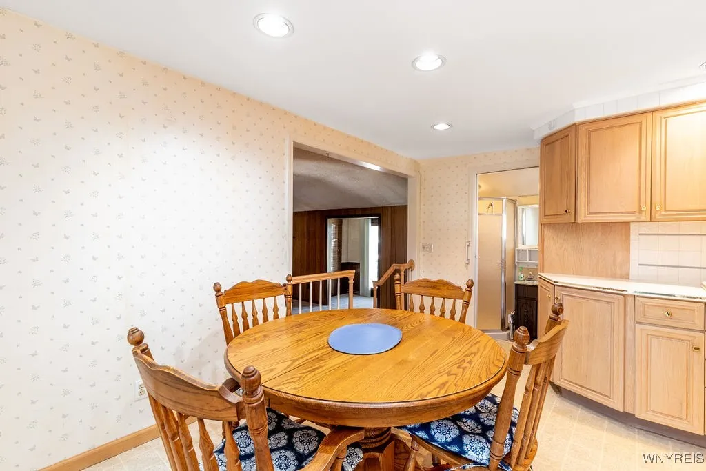 4040 Elma Road, Clarence, New York 14221, Clarence, New York 14221, 4 Bedrooms Bedrooms, 10 Rooms Rooms,2 BathroomsBathrooms,Residential,Closed,4040 Elma Road, Clarence, New York 14221,B1602261