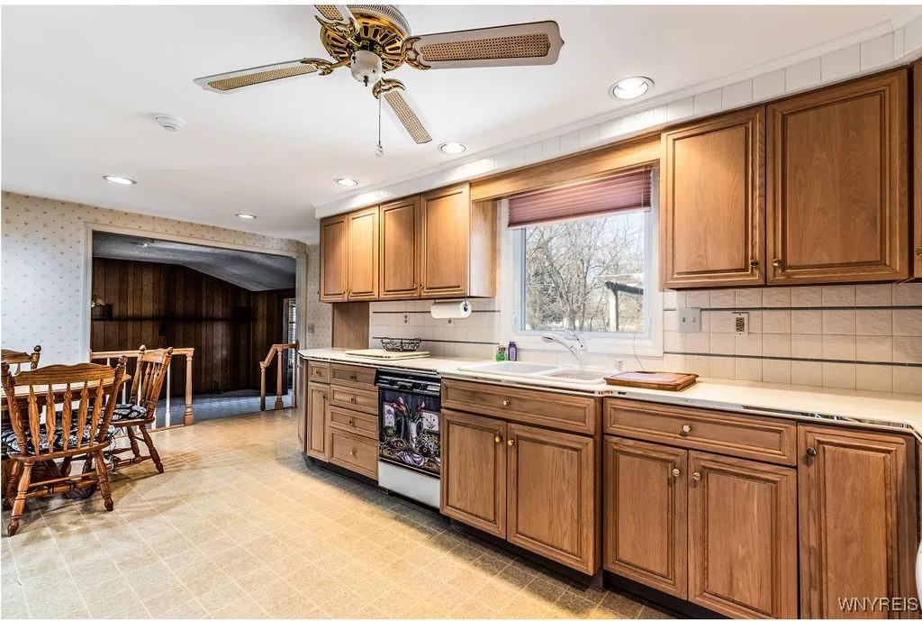 4040 Elma Road, Clarence, New York 14221, Clarence, New York 14221, 4 Bedrooms Bedrooms, 10 Rooms Rooms,2 BathroomsBathrooms,Residential,Closed,4040 Elma Road, Clarence, New York 14221,B1602261