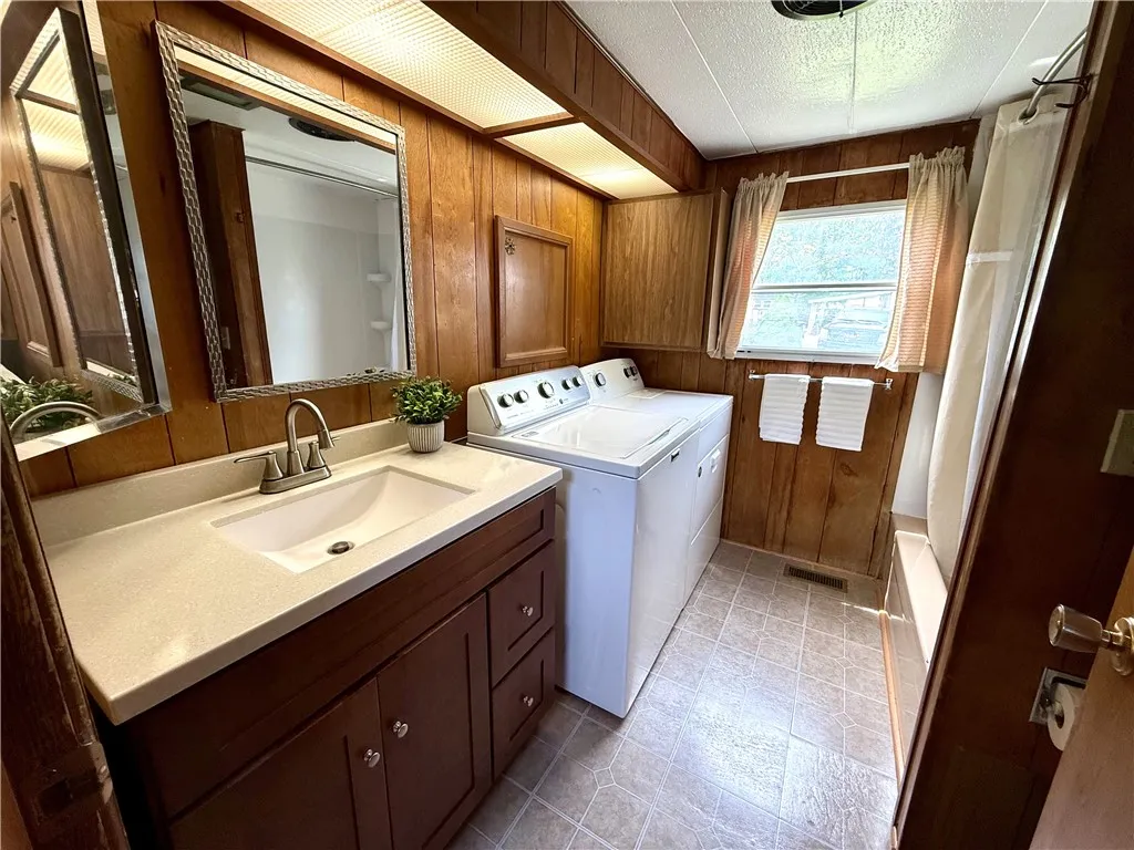 1612 Hennessey Road 33, Ontario, New York 14519, Ontario, New York 14519, 2 Bedrooms Bedrooms, 5 Rooms Rooms,1 BathroomBathrooms,Residential,For Sale,1612 Hennessey Road 33, Ontario, New York 14519,R1601808