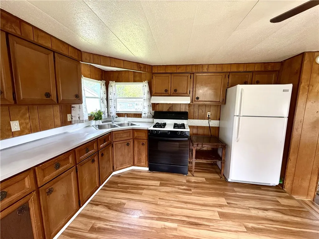 1612 Hennessey Road 33, Ontario, New York 14519, Ontario, New York 14519, 2 Bedrooms Bedrooms, 5 Rooms Rooms,1 BathroomBathrooms,Residential,For Sale,1612 Hennessey Road 33, Ontario, New York 14519,R1601808