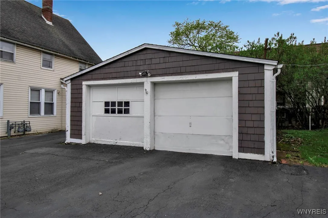 100 Sawyer Avenue, Lancaster, New York 14043, Lancaster, New York 14043, 7 Bedrooms Bedrooms, ,3 BathroomsBathrooms,Residential,Closed,100 Sawyer Avenue, Lancaster, New York 14043,B1602549