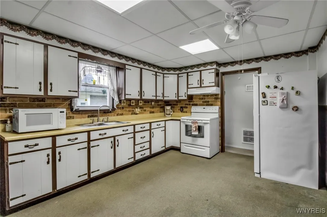 100 Sawyer Avenue, Lancaster, New York 14043, Lancaster, New York 14043, 7 Bedrooms Bedrooms, ,3 BathroomsBathrooms,Residential,Closed,100 Sawyer Avenue, Lancaster, New York 14043,B1602549
