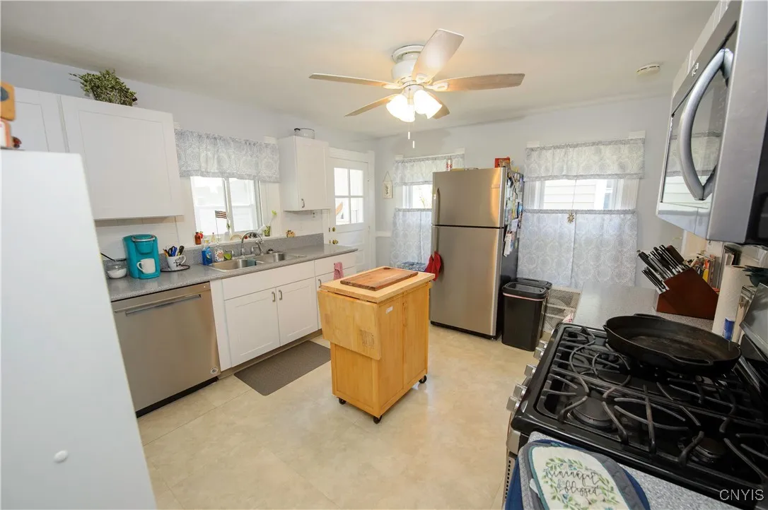 205 Apple Street, Syracuse, New York 13204, Syracuse, New York 13204, 4 Bedrooms Bedrooms, 8 Rooms Rooms,2 BathroomsBathrooms,Residential,Closed,205 Apple Street, Syracuse, New York 13204,0,S1602500