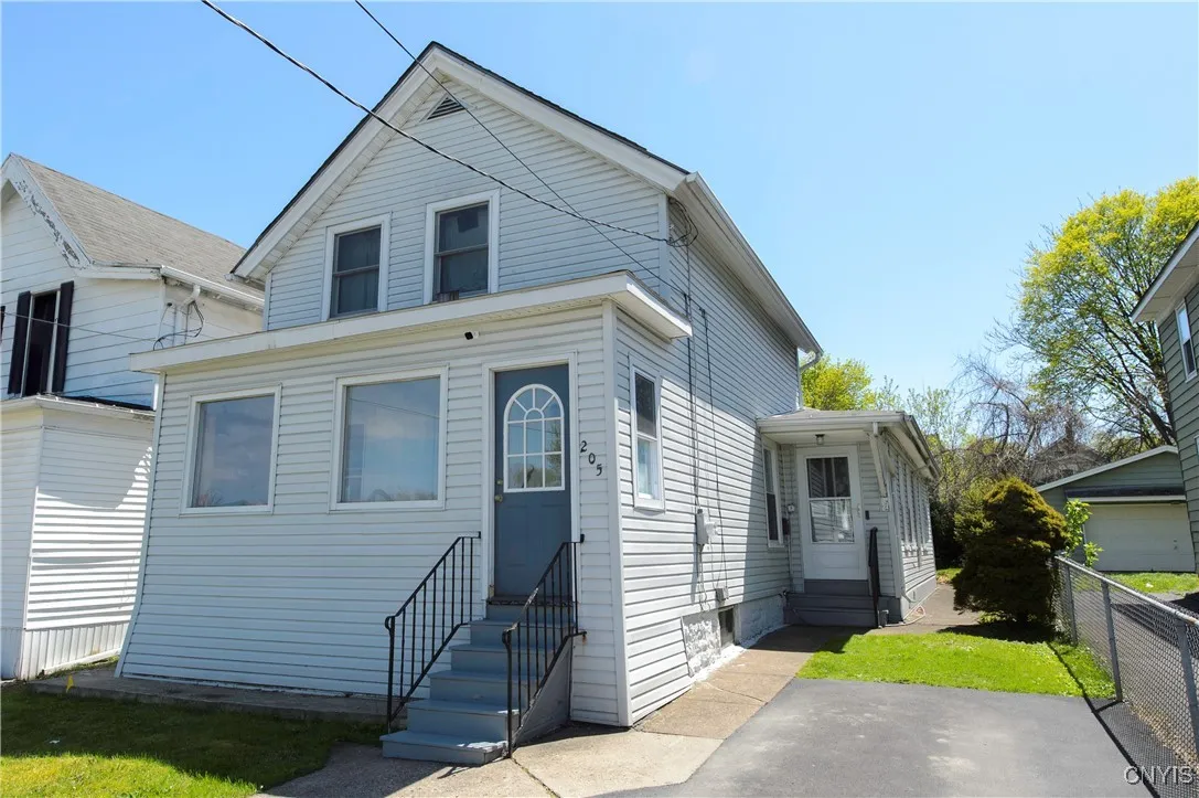 205 Apple Street, Syracuse, New York 13204, Syracuse, New York 13204, 4 Bedrooms Bedrooms, 8 Rooms Rooms,2 BathroomsBathrooms,Residential,Closed,205 Apple Street, Syracuse, New York 13204,0,S1602500