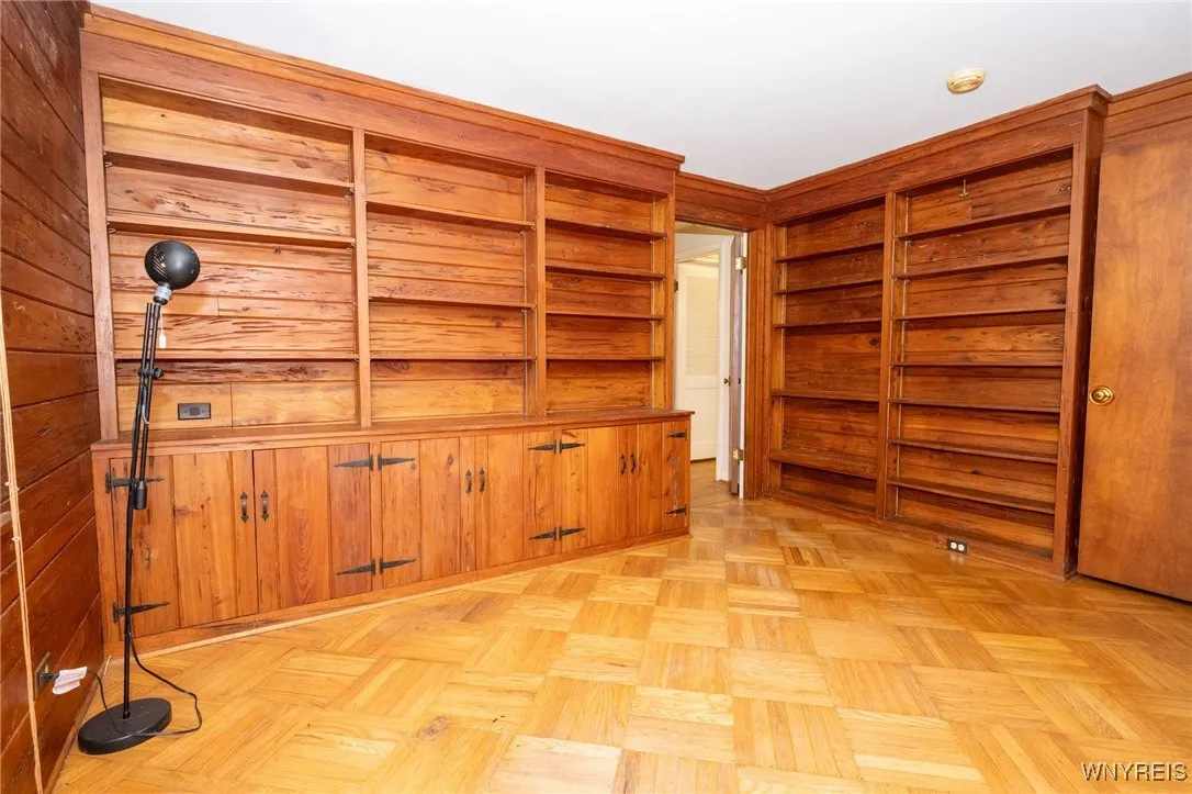 Bedroom/Den/Library