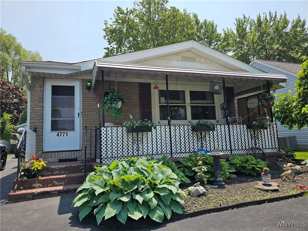 4771 Lake Shore Road, Hamburg, New York 14075, Hamburg, New York 14075, 3 Bedrooms Bedrooms, 6 Rooms Rooms,1 BathroomBathrooms,Residential,For Sale,4771 Lake Shore Road, Hamburg, New York 14075,B1602676