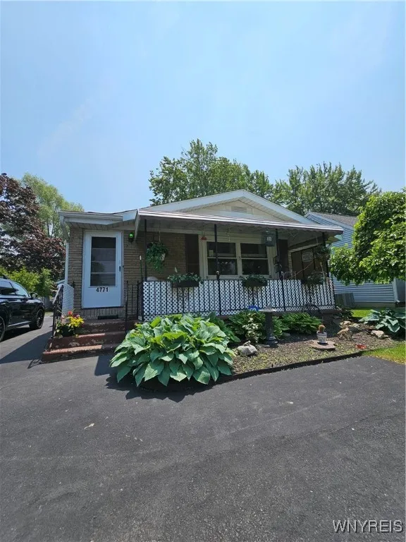 4771 Lake Shore Road, Hamburg, New York 14075, Hamburg, New York 14075, 3 Bedrooms Bedrooms, 6 Rooms Rooms,1 BathroomBathrooms,Residential,For Sale,4771 Lake Shore Road, Hamburg, New York 14075,B1602676