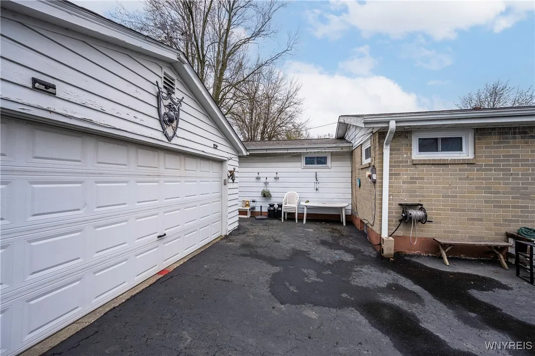 4771 Lake Shore Road, Hamburg, New York 14075, Hamburg, New York 14075, 3 Bedrooms Bedrooms, 6 Rooms Rooms,1 BathroomBathrooms,Residential,For Sale,4771 Lake Shore Road, Hamburg, New York 14075,B1602676