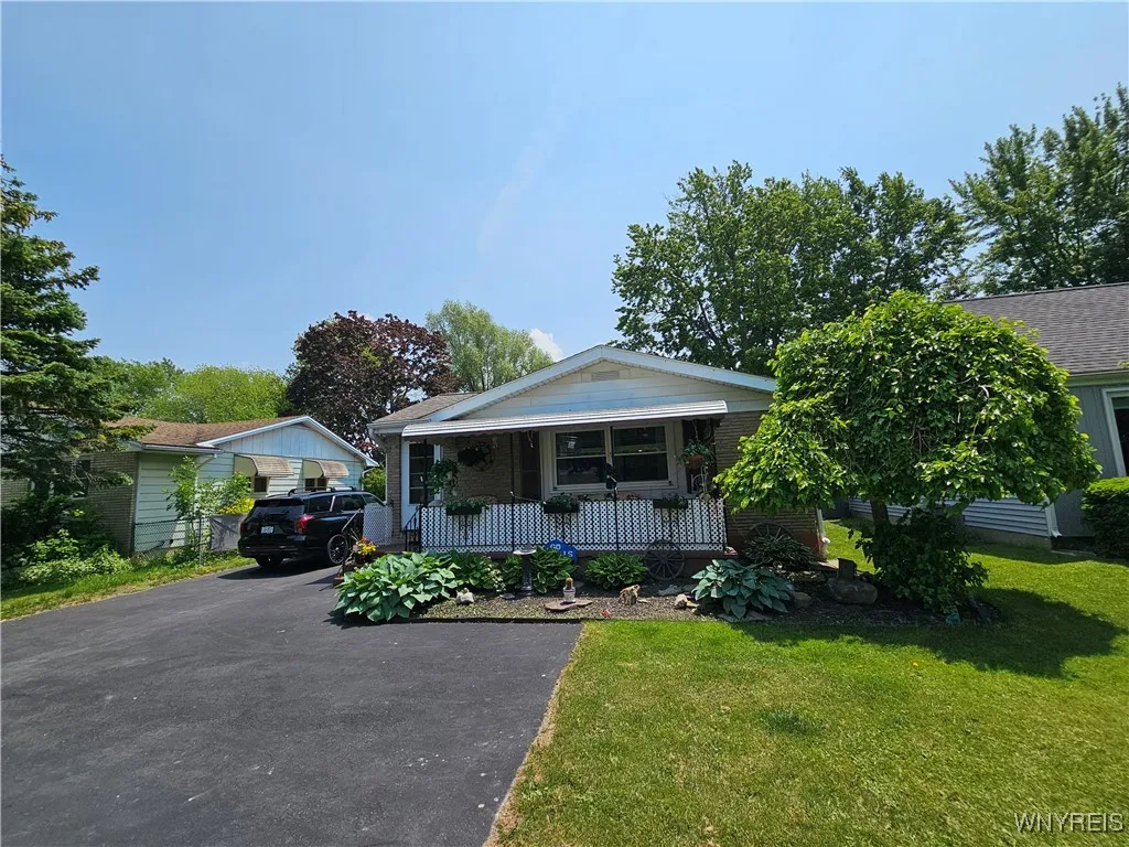 4771 Lake Shore Road, Hamburg, New York 14075, Hamburg, New York 14075, 3 Bedrooms Bedrooms, 6 Rooms Rooms,1 BathroomBathrooms,Residential,For Sale,4771 Lake Shore Road, Hamburg, New York 14075,B1602676