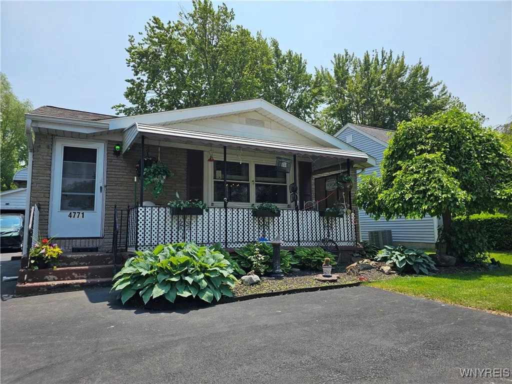4771 Lake Shore Road, Hamburg, New York 14075, Hamburg, New York 14075, 3 Bedrooms Bedrooms, 6 Rooms Rooms,1 BathroomBathrooms,Residential,For Sale,4771 Lake Shore Road, Hamburg, New York 14075,B1602676