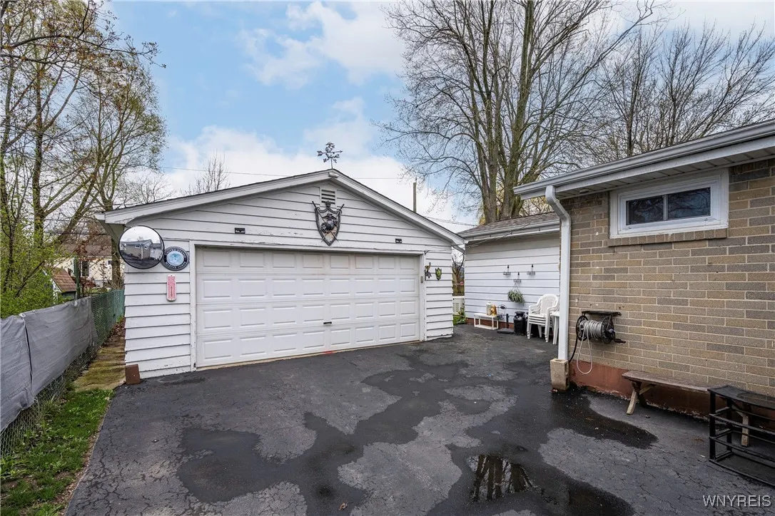 4771 Lake Shore Road, Hamburg, New York 14075, Hamburg, New York 14075, 3 Bedrooms Bedrooms, 6 Rooms Rooms,1 BathroomBathrooms,Residential,For Sale,4771 Lake Shore Road, Hamburg, New York 14075,B1602676